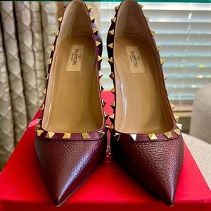 Burgundy Valentino Rockstud Pumps Sz 40 Grainy Leather